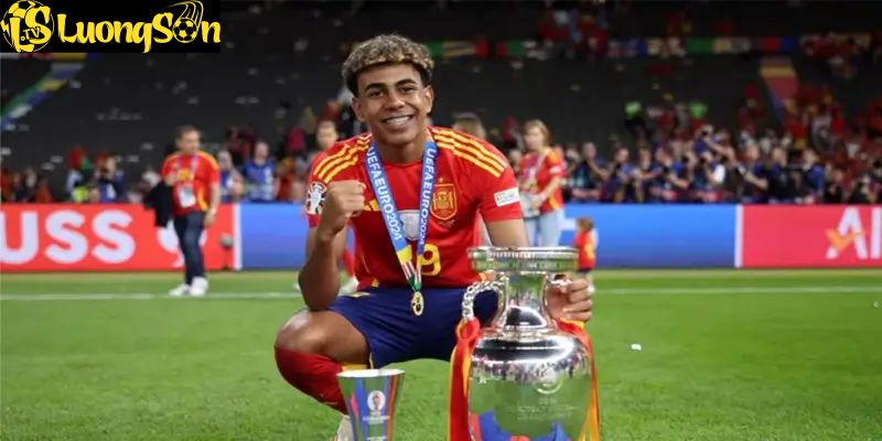 Yamal - Hiệu Suất Ghi Bàn Và Kiến Tạo Vượt Trội Sau 100 Trận 6 Yamal ghi nhiều bàn và kiến tạo, vượt xa thành tích của Ronaldo thời trẻ