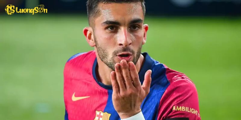 Ferran Torres: Thẻ Vàng Ở El Clásico Và Tin Gia Hạn Hợp Đồng 2025 4 Ferran Torres: Thẻ Vàng Ở El Clásico Và Tin Gia Hạn Hợp Đồng 2025