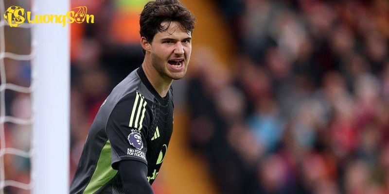 Senne Lammens: Thủ Môn Triển Vọng Của Manchester United 2025 6 Kỹ năng và điểm mạnh của Senne Lammens