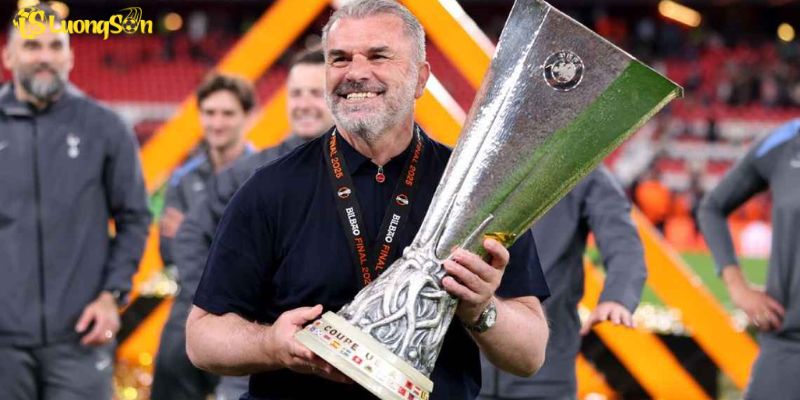 Ange Postecoglou – Thử Thách Lớn Và Định Mệnh Năm 2025 5 Ange Postecoglou từ vinh quang đến thảm bại tại Nottingham